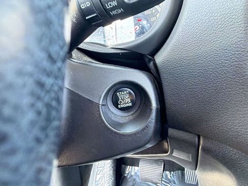 Used 2015 Jeep Renegade Latitude w/ Popular Equipment Group image 17