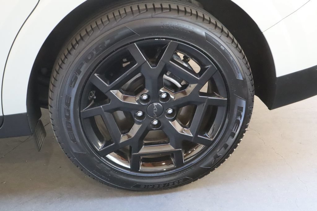 Used 2025 Kia Carnival SX Prestige FWD image 13