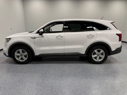 Used 2022 Kia Sorento LX FWD image 8