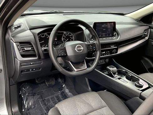 Used 2025 Nissan Rogue SV image 16