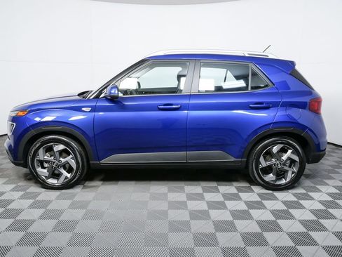 Used 2023 Hyundai Venue Limited w/ Cargo Package image 4