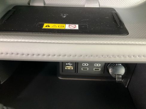 Used 2024 Toyota Highlander XLE image 21