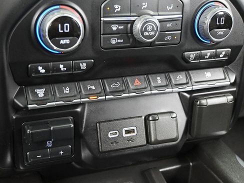 Used 2023 Chevrolet Silverado 3500 High Country image 38