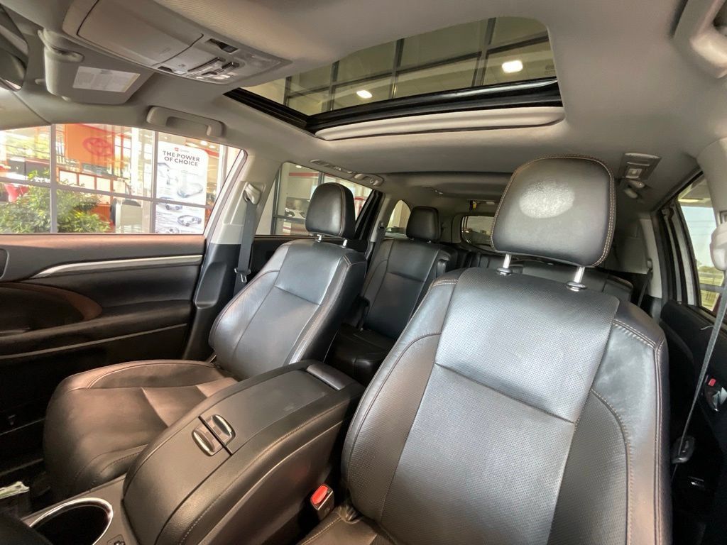 Used 2019 Toyota Highlander Limited AWD/4WD image 10