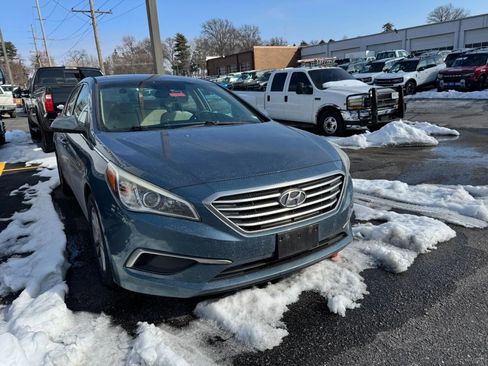 Used 2016 Hyundai Sonata SE w/ Cargo Package image 2