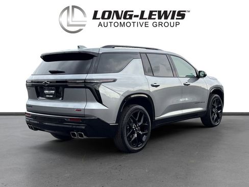 Used 2025 Chevrolet Traverse RS image 7