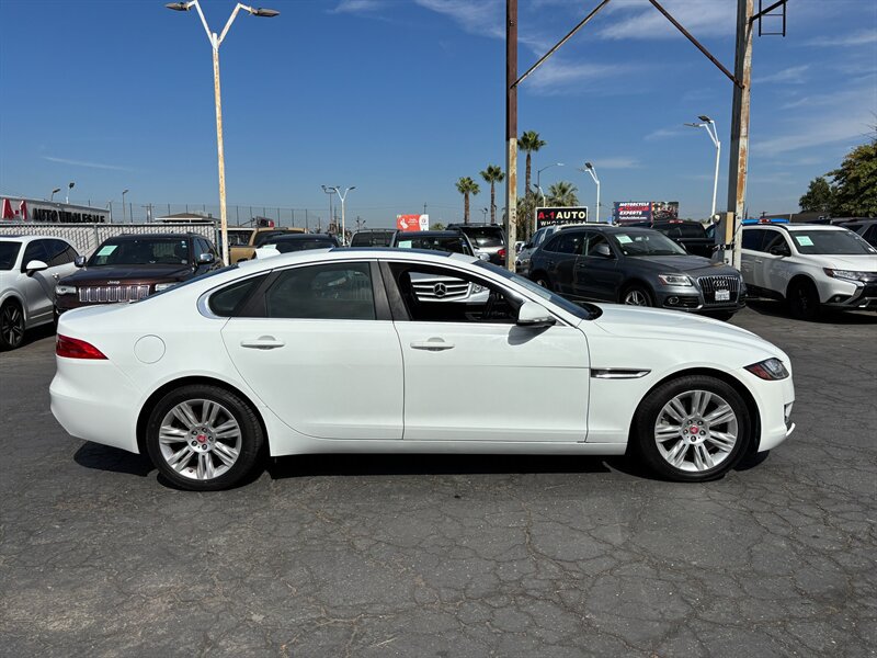Used 2017 Jaguar XF Premium RWD image 2