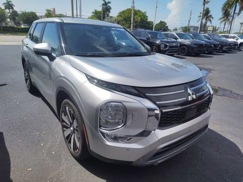 Used 2025 Mitsubishi Outlander SE AWD/4WD image 6