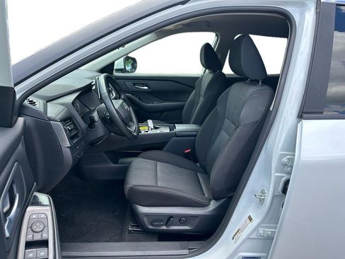 Used 2025 Nissan Rogue SV FWD image 8