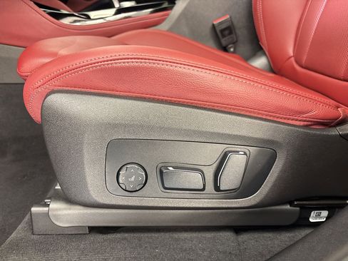 Used 2024 BMW X4 xDrive30i w/ Parking Assistance Package image 12