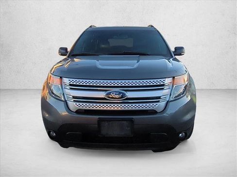 Used 2013 Ford Explorer XLT image 2