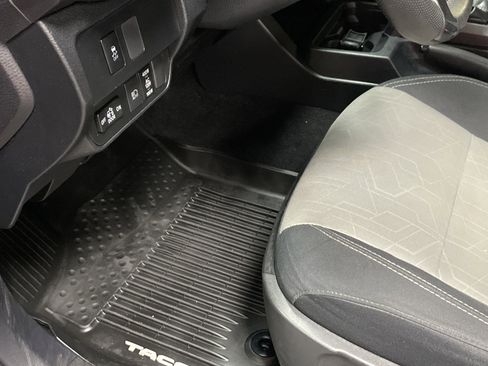 Used 2020 Toyota Tacoma TRD Off-Road image 17