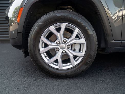 Used 2022 Jeep Grand Cherokee Limited AWD/4WD image 22