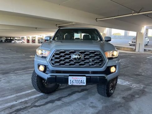 Used 2021 Toyota Tacoma TRD Off-Road w/ Technology Package image 2