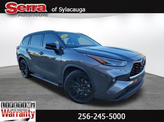 Used 2022 Toyota Highlander XLE FWD video 1