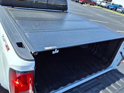 Used 2022 Chevrolet Colorado ZR2 AWD/4WD image 32
