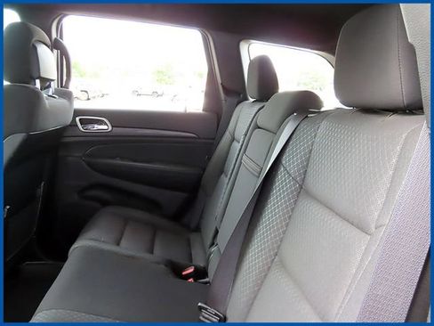 Certified 2021 Jeep Grand Cherokee Laredo w/ Security & Convenience Group AWD/4WD image 10