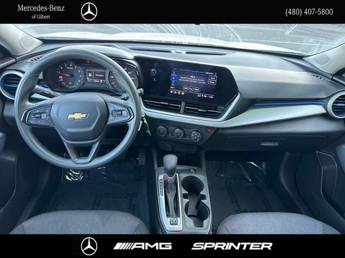 Used 2024 Chevrolet Trax LS w/ LS Convenience Package FWD image 19