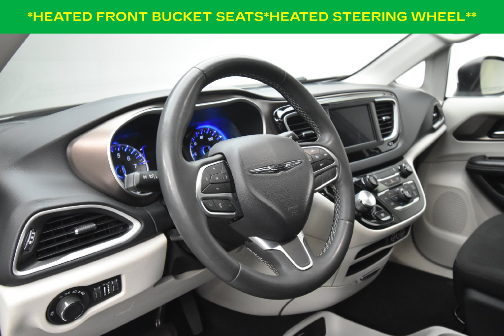 Used 2023 Chrysler Voyager LX FWD image 3