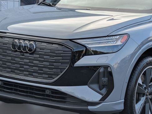 Used 2024 Audi Q4 e-tron Prestige w/ Black Optic Package image 11