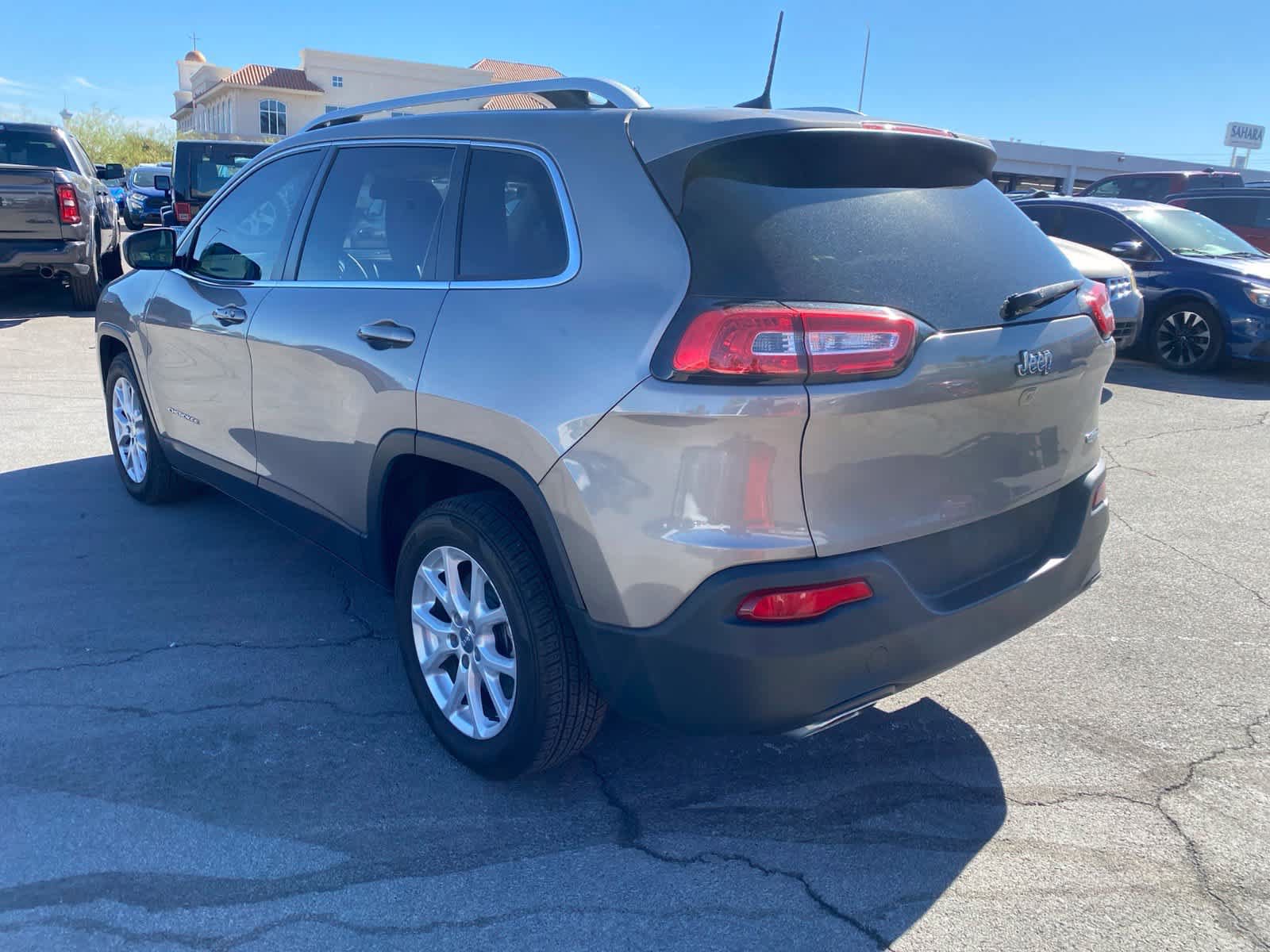 Used 2016 Jeep Cherokee Latitude w/ Comfort/Convenience Group FWD image 8
