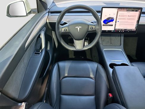 Used 2023 Tesla Model Y Performance image 23