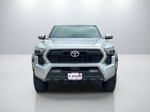 Used 2024 Toyota Tacoma TRD Off-Road image 2