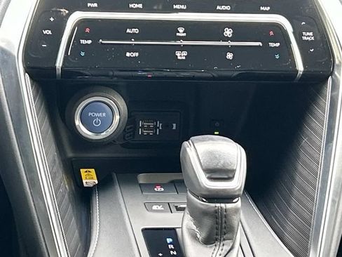 Used 2021 Toyota Venza Limited w/ Carpet Mat Package (TMS) AWD/4WD image 28