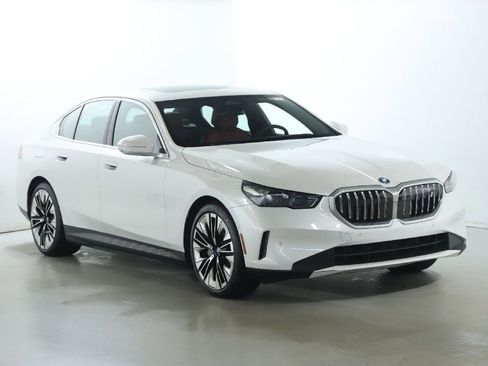 Used 2025 BMW i5 xDrive40 w/ Premium Package image 10
