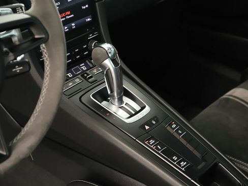 Used 2018 Porsche 911 GT3 RWD image 17