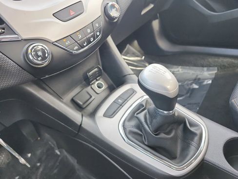 Used 2017 Chevrolet Cruze LS FWD image 27