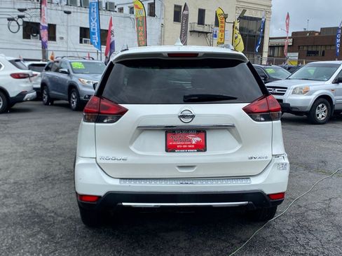 Used 2018 Nissan Rogue SV w/ Premium Package AWD/4WD image 8