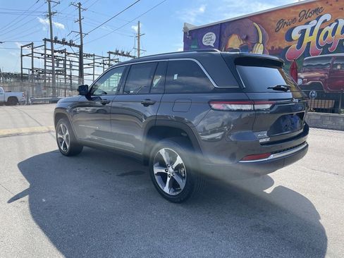 Used 2023 Jeep Grand Cherokee Limited AWD/4WD image 3