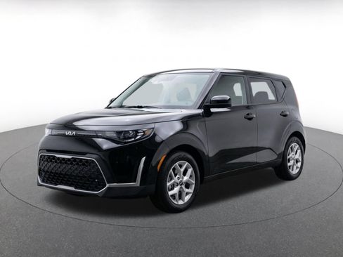 Used 2025 Kia Soul LX w/ LX Technology Package FWD image 3