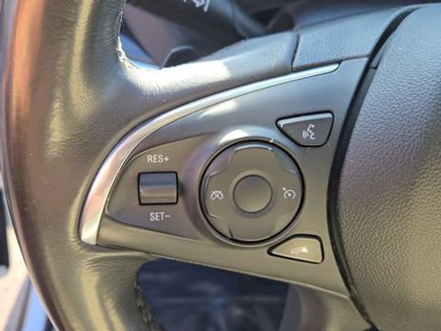 Used 2019 Buick Enclave Essence image 8