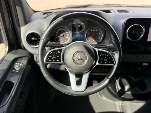 Used 2020 Mercedes-Benz Sprinter 2500 image 16