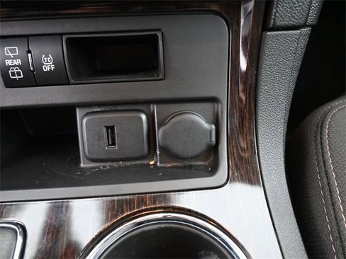 Used 2017 Chevrolet Traverse LT image 4