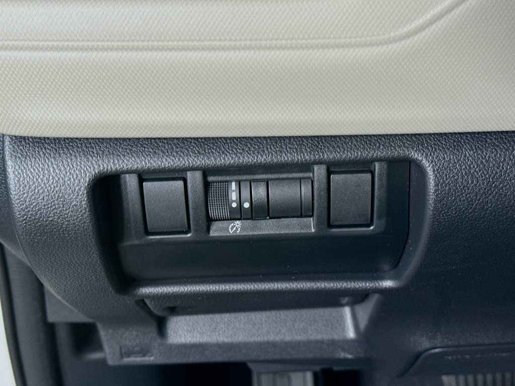 Used 2025 Subaru Forester w/ Convenience Package #1 AWD/4WD image 17