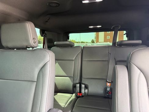 Used 2023 Chevrolet Tahoe Z71 w/ Luxury Package AWD/4WD image 24