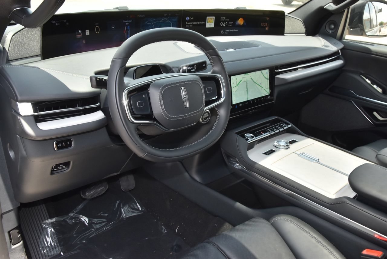 New 2027 Lincoln Navigator Reserve w/ Jet Appearance Package AWD/4WD image 37