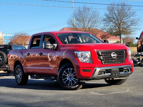 Used 2024 Nissan Titan SV w/ SV Convenience Package image 18