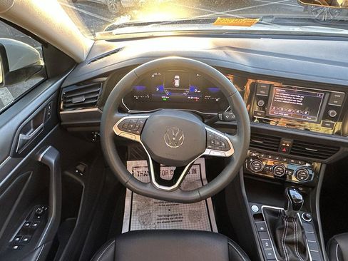 Used 2024 Volkswagen Jetta SE w/ Panoramic Sunroof Package image 13
