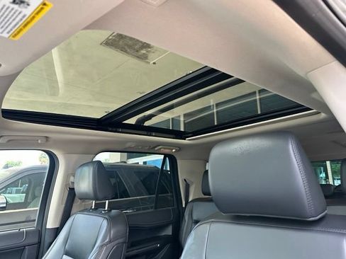 Used 2023 Ford Expedition Max XLT AWD/4WD image 2