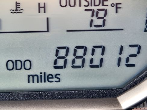 Used 2015 Toyota RAV4 LE FWD image 19