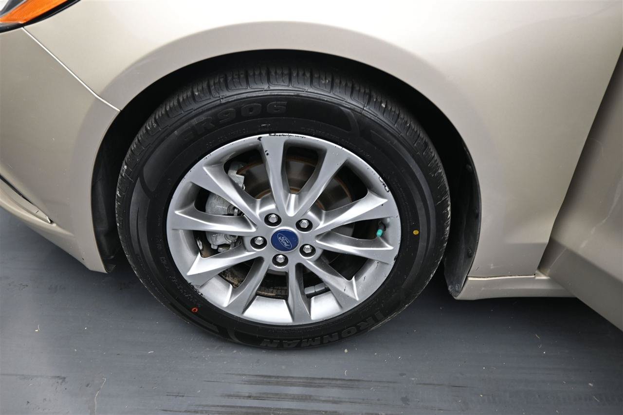 Used 2017 Ford Fusion SE w/ Fusion SE Technology Package FWD image 17