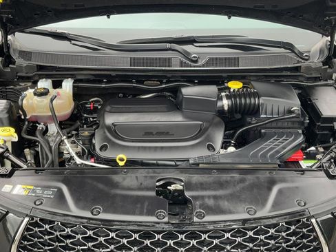 Used 2023 Chrysler Pacifica Touring-L FWD image 23