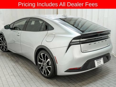Used 2025 Toyota Prius Plug-In Hybrid FWD image 3