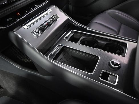 New 2026 Lincoln Aviator AWD w/ Jet Appearance Package image 32