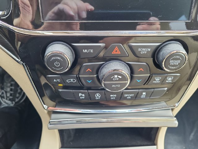 Used 2021 Jeep Grand Cherokee Limited w/ Trailer Tow Group IV AWD/4WD image 25