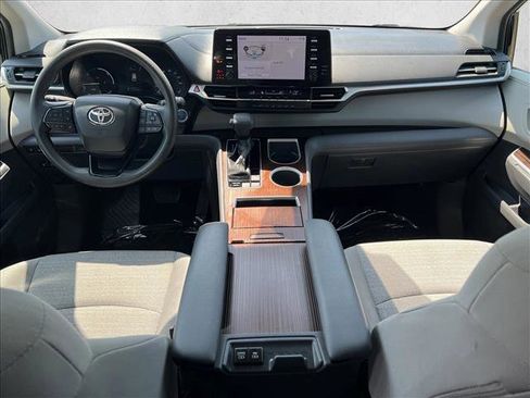 Certified 2023 Toyota Sienna LE FWD image 19